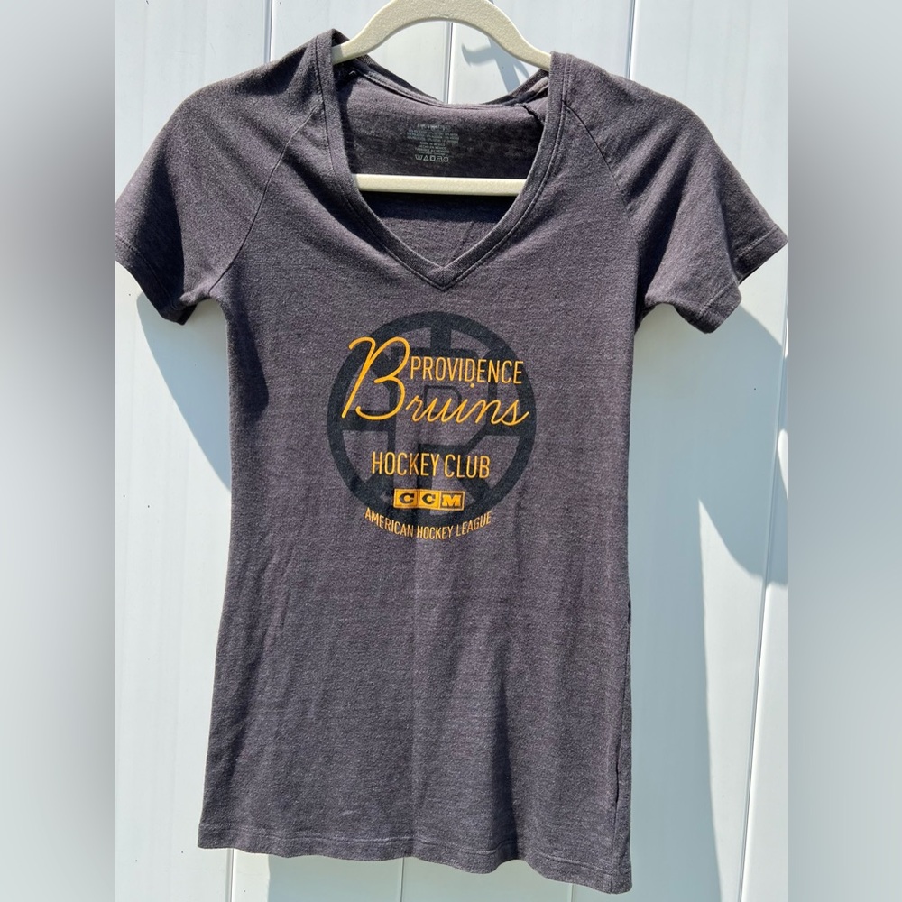 Providence Bruins Hockey Club CCM Women’s Short Sleeve Gray T-Shirt Size Small